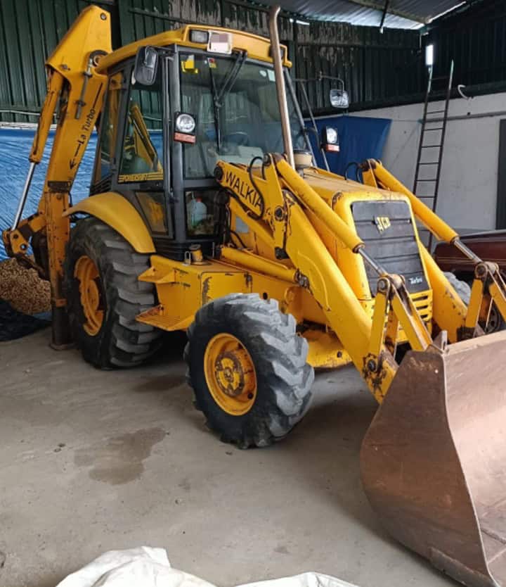 RetroCargadora, Marca: JCB, Modelo: 3CX 4 T, Año fabricación 1995, Horas: 9770 H, equipada con dos cazos, con turbo y automática.