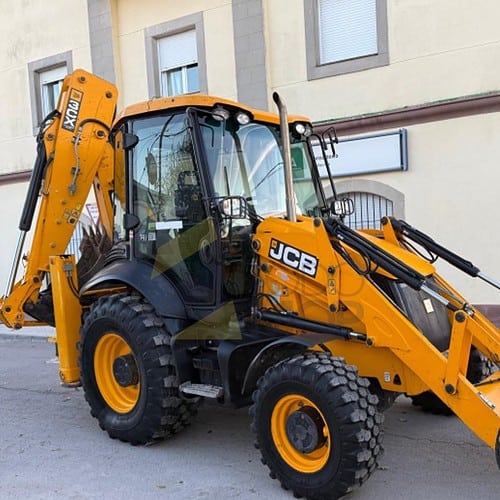 RetroCargadora, Marca: JCB, Modelo: 3CX, Año fabricación 2018, Horas: 9000 H, equipada con Mandos Pilotados, Pala 4 en 1, Horquillas, Enganche mecánico en pala y retro, dos cazos, brazo telescópico, Aire acondicionado, Asiento neumático calefactable, SRS (Sistema suspensión brazo pala)
